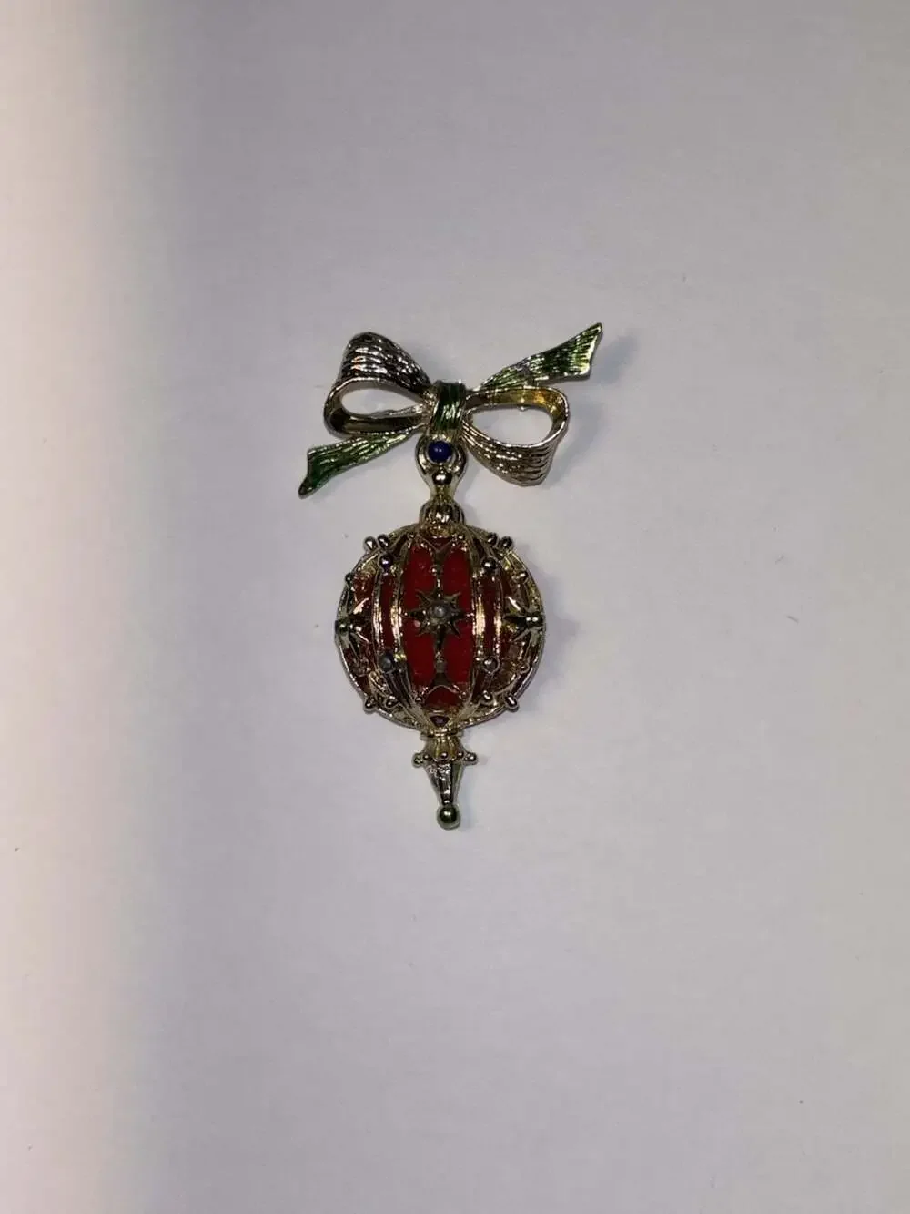 Vintage Christmas Bulb Ornament Brooch Pin Gold Tone Red Enamel Green Bow